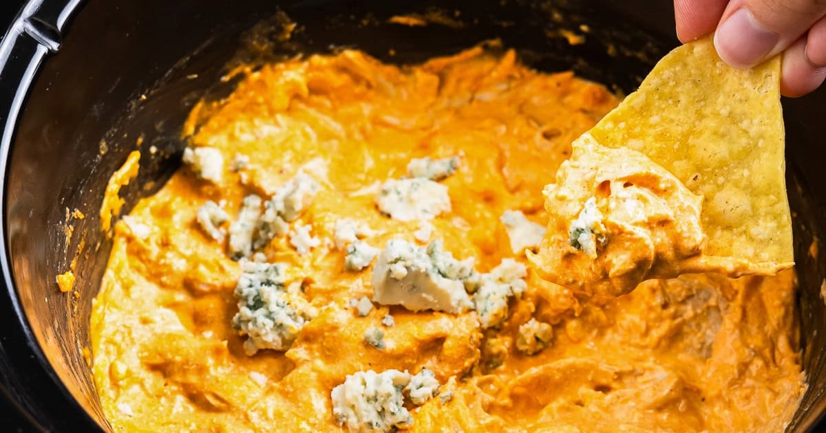 Easy Crockpot Buffalo Chicken Dip for Game Day Parties